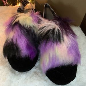 Ugg fluff yea in tie dye